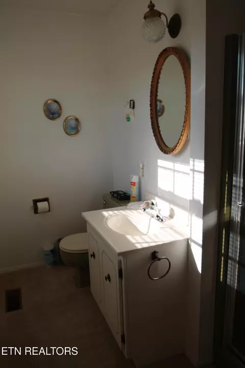 Bath - 400 Alderville Rd, Winfield, TN 37892 photo 4 of 4