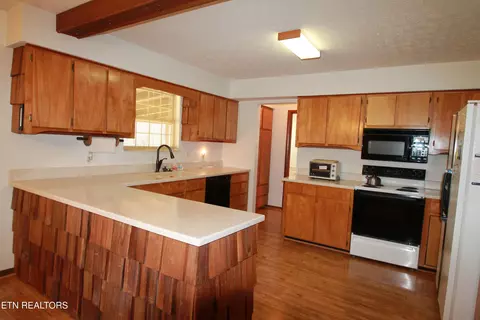 Kitchen - 400 Alderville Rd, Winfield, TN 37892 photo 2 of 2