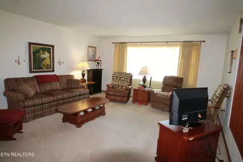 Living - 400 Alderville Rd, Winfield, TN 37892 photo 1 of 3