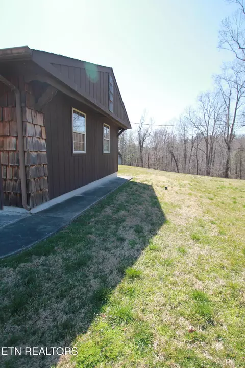 Exterior - 400 Alderville Rd, Winfield, TN 37892 photo 2 of 10