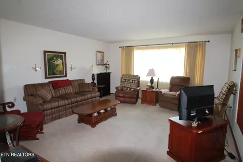 Living - 400 Alderville Rd, Winfield, TN 37892 photo 3 of 3