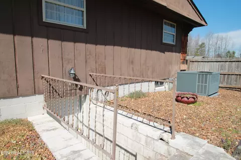 Exterior - 400 Alderville Rd, Winfield, TN 37892 photo 4 of 10