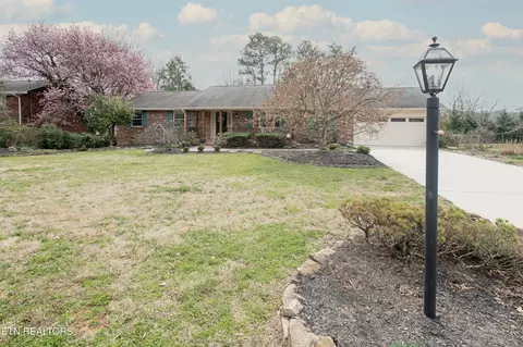 11716 Georgetowne Dr, Knoxville, TN 37934