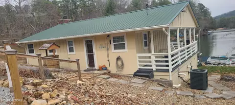 5739 Lakeshore Dr, Tallassee, TN 37878