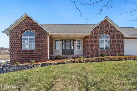 122 Mcclain Ct, Johnson City, TN 37615