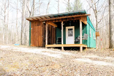 5001 Robbinstown Rd, Byrdstown, TN 38549
