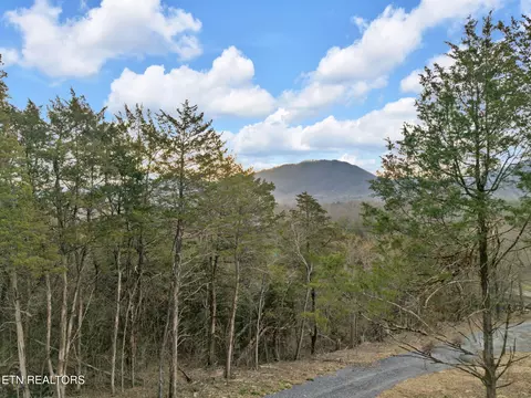 184 Tazewell Pike, Luttrell, TN 37779