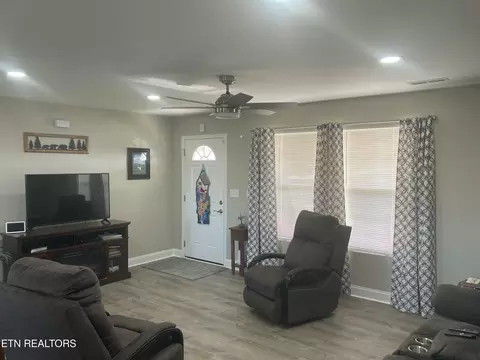 6838 Westgate Cir, Talbott, TN 37877 photo 2
