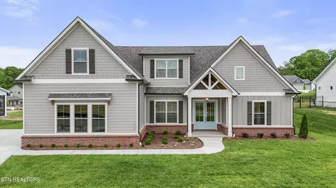 282 Poppy Pl, Lenoir City, TN 37772