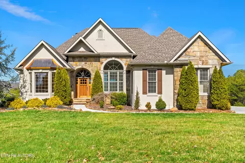 230 Conkinnon Dr, Lenoir City, TN 37772