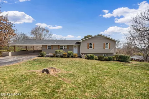 1309 N Briscoe Cir, Knoxville, TN 37912