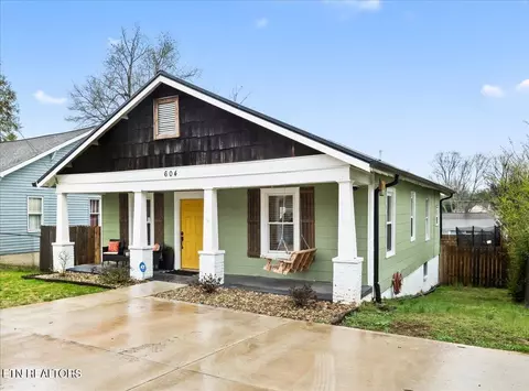 604 NE Midlake Dr, Knoxville, TN 37918