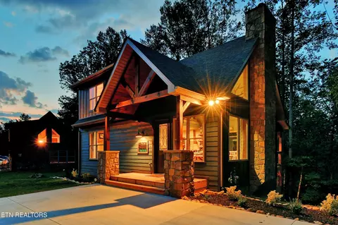 403 Potters Ridge Rd, Gatlinburg, TN 37738