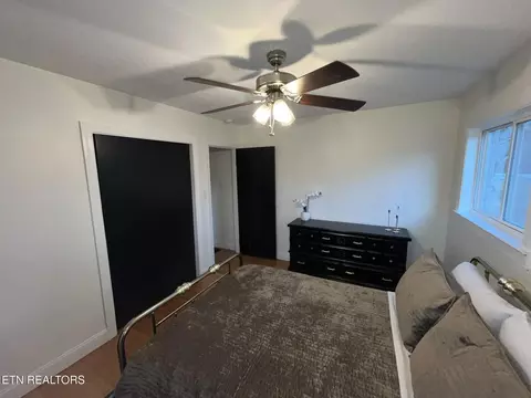 Bedroom - 905 Phillips Flats Rd, Oneida, TN 37841 photo 2 of 6