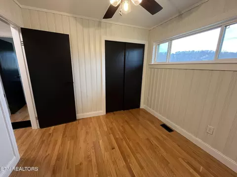 Bedroom - 905 Phillips Flats Rd, Oneida, TN 37841 photo 6 of 6