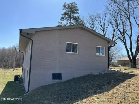 Exterior - 905 Phillips Flats Rd, Oneida, TN 37841 photo 7 of 9