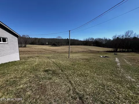Exterior - 905 Phillips Flats Rd, Oneida, TN 37841 photo 3 of 9
