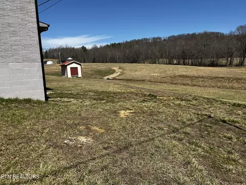 Exterior - 905 Phillips Flats Rd, Oneida, TN 37841 photo 6 of 9