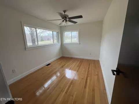 Bedroom - 905 Phillips Flats Rd, Oneida, TN 37841 photo 3 of 6