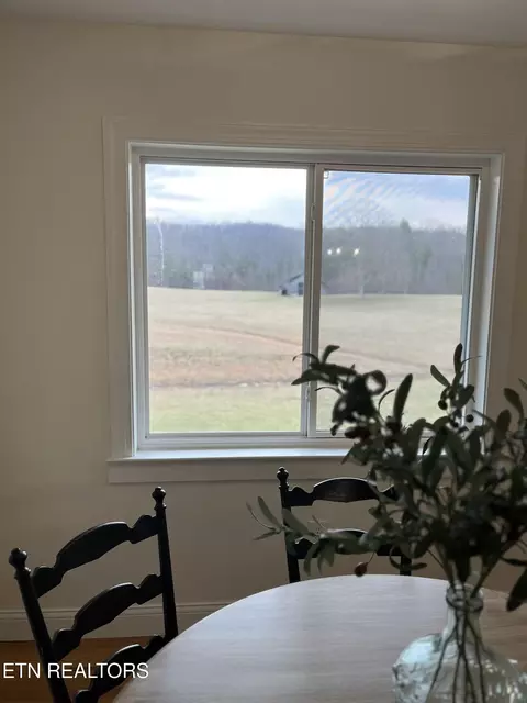 Dining - 905 Phillips Flats Rd, Oneida, TN 37841 photo 2 of 2