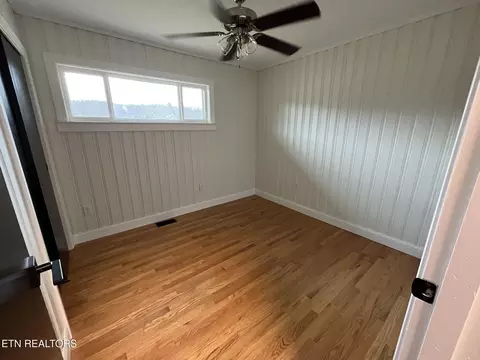 Bedroom - 905 Phillips Flats Rd, Oneida, TN 37841 photo 5 of 6
