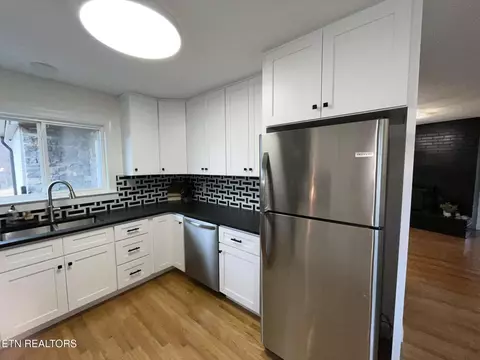 Kitchen - 905 Phillips Flats Rd, Oneida, TN 37841 photo 3 of 4