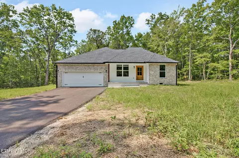 40 Mart St, Monterey, TN 38574