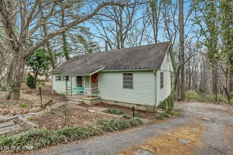 121 E Wadsworth Cir, Oak Ridge, TN 37830