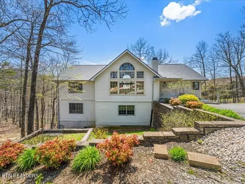 702 John Sevier Dr, Sevierville, TN 37876