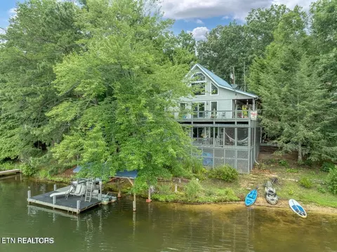 5719 Lakeshore Dr, Tallassee, TN 37878