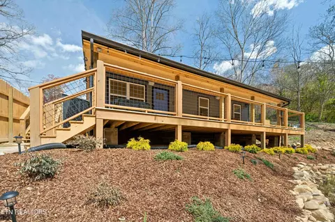 371 Indian Knob Cir, Pigeon Forge, TN 37863