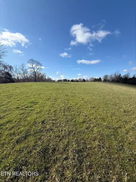 9045 Fox Hill Rd, Baxter, TN 38544
