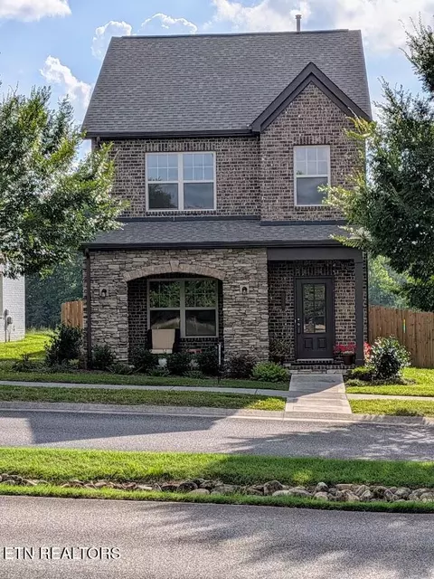 130 E Groves Park Blvd, Oak Ridge, TN 37830