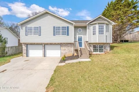 6715 Shimmering Brooks Ln, Knoxville, TN 37918