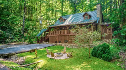 1310 N Baden Cir, Gatlinburg, TN 37738