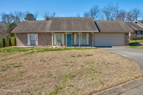 2041 Southern Oaks Dr, Maryville, TN 37801
