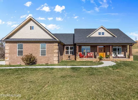 3749 Hillview Dr, Maryville, TN 37801