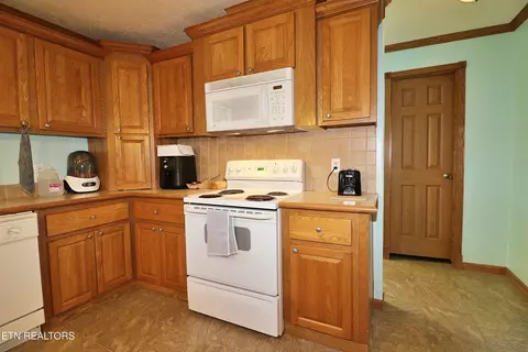 Kitchen - 193 Wilbert Dr, Oneida, TN 37841 photo 5 of 5
