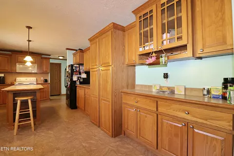 Kitchen - 193 Wilbert Dr, Oneida, TN 37841 photo 2 of 5