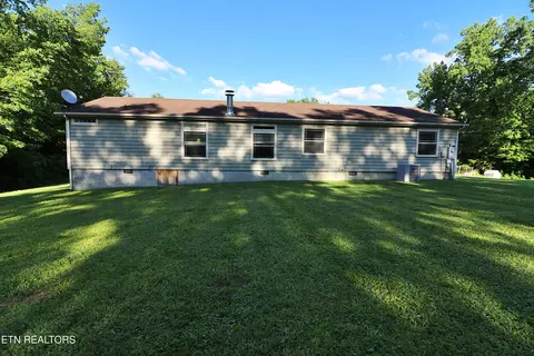 Exterior - 193 Wilbert Dr, Oneida, TN 37841 photo 6 of 8