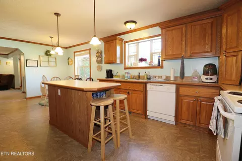 Kitchen - 193 Wilbert Dr, Oneida, TN 37841 photo 4 of 5