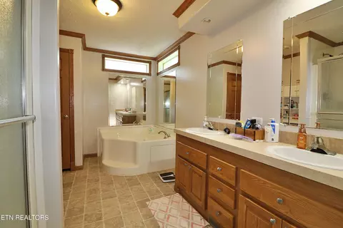 Bath - 193 Wilbert Dr, Oneida, TN 37841 photo 1 of 3