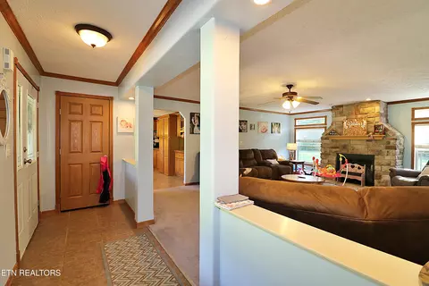 Entry Way - 193 Wilbert Dr, Oneida, TN 37841 photo 2 of 4