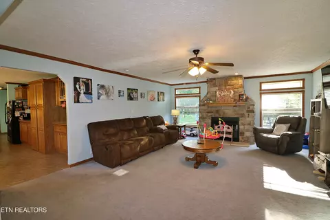 Living - 193 Wilbert Dr, Oneida, TN 37841 photo 1 of 4