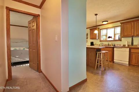 Entry Way - 193 Wilbert Dr, Oneida, TN 37841 photo 4 of 4