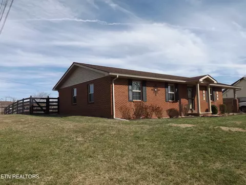 Exterior - 164 Smith Dr, Harrogate, TN 37752 photo 2 of 11