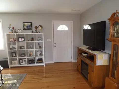 Entry Way - 164 Smith Dr, Harrogate, TN 37752 photo 1 of 3