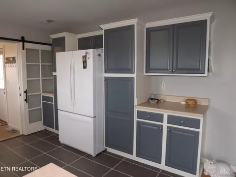 Kitchen - 164 Smith Dr, Harrogate, TN 37752 photo 1 of 2