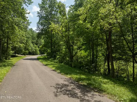 270 Smokey Rd, Maryville, TN 37801