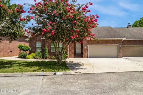 57 Riverview Dr, Oak Ridge, TN 37830